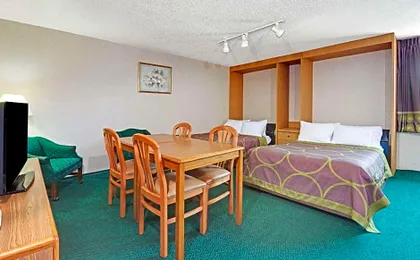 Super 8 by Wyndham Kenmore/Buffalo/Niagara Falls Area