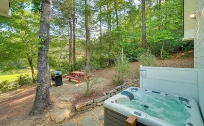 Helen Retreat w/ Hot Tub, 2 Mi to Downtown!