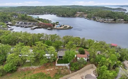 Perfect Lake Escape Near Bagnell Dam Strip