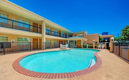 Super 8 by Wyndham Richardson Dallas