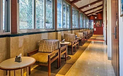 Elphinstone Hotel
