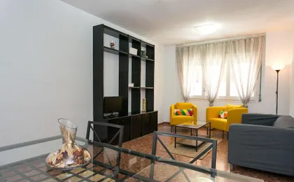 Spacious & Quiet 4 Bedroom Apartment