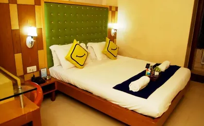Stay Vista Rooms near Marine Drive