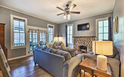 Cozy Eureka Springs Cottage, Walk to Dtwn!
