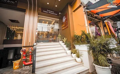 Hotel Golden Petals