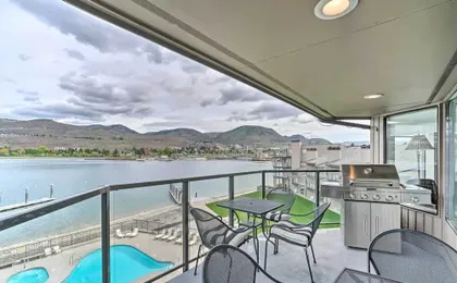 Beautiful Condo w/ Balcony on Lake Chelan!