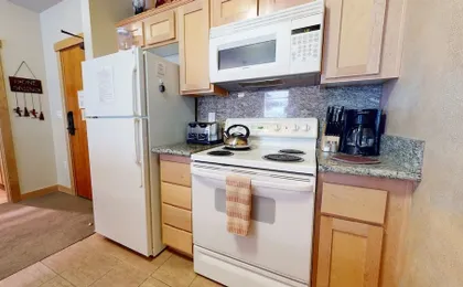 Sunstone 114 Updated Ski-In Ski-Out Condo At Sunstone Lodge with Great Complex Amenities by RedAwning