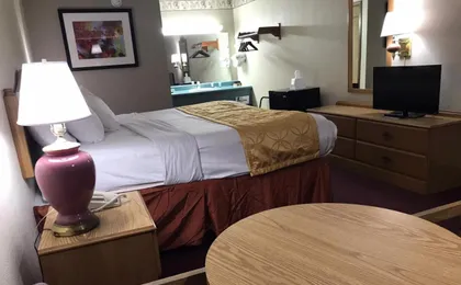 Spinning Wheel Inn Branson