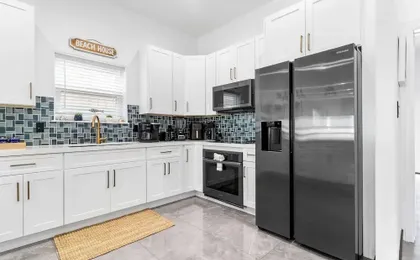 Upstay: Island Retreat w Private Pool & Bay View