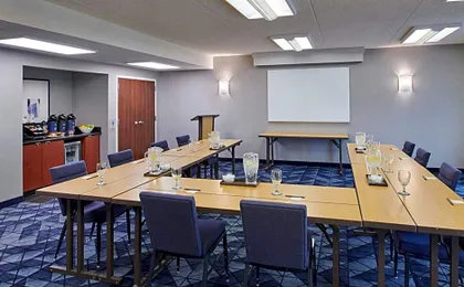 Courtyard By Marriott Detroit Metro Airport Romulus