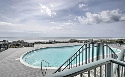 Ocean Isle Condo With Community Pool & Hot Tub!