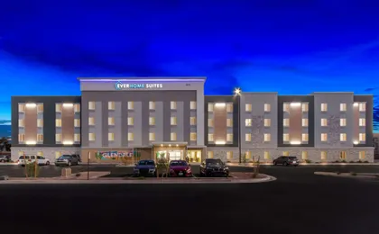Everhome Suites Glendale Sports Entertainment District