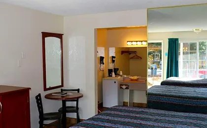 Bluelake Inn @ Heavenly Village