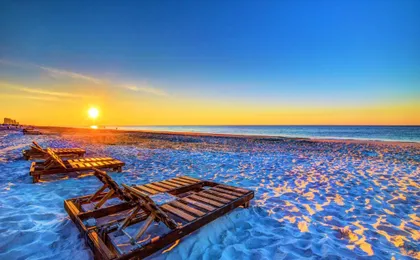 The Beach is Only Steps Away (F2) BEACHFRONT - Sleeps 8