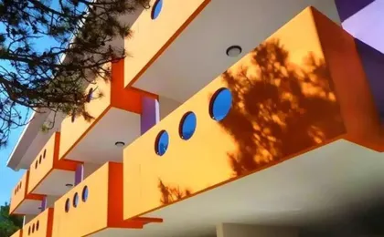 Colorful Flat With Shared Pool