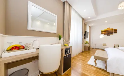 Peninsula Luxury Suite (Adults Only)
