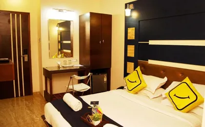 Stay Vista Rooms near Marine Drive