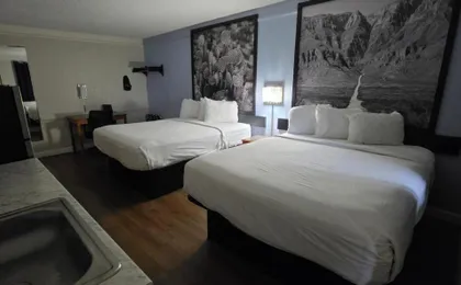 Super 8 by Wyndham Austin South / I-35