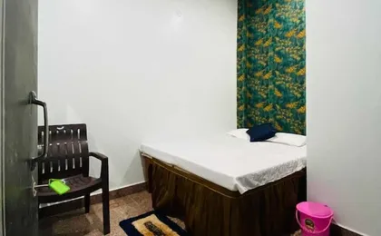 Dhanwantri Niwas Guest House By GRB
