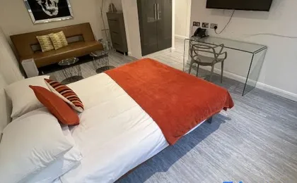 Roland House Apartments