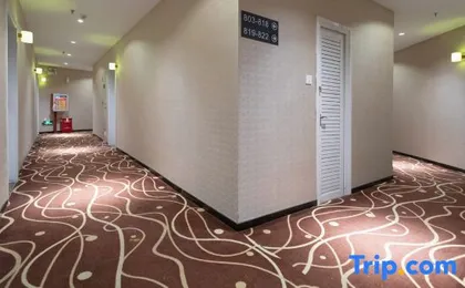 7Days Inn Premium Hotel (Shenzhen Airport Gushu Subway Station)