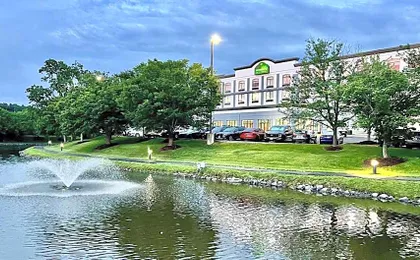 Wingate by Wyndham Chantilly / Dulles Airport