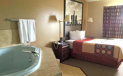 Super 8 by Wyndham Imlay City