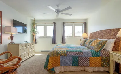 Mariners Court 204