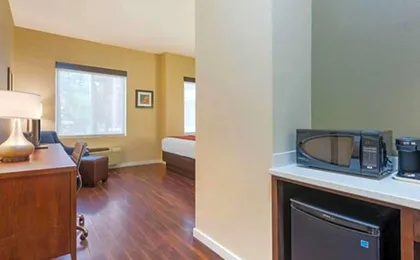 Comfort Inn & Suites Near Ontario Airport