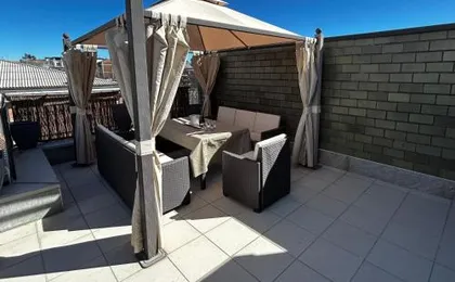 R39 Attic with Terrace and Private Parking