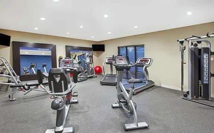 Hampton Inn & Suites Cleveland/Oakwood Village