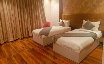 Four Leaf Hotel Akosha