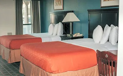 Victorian Inn & Suites