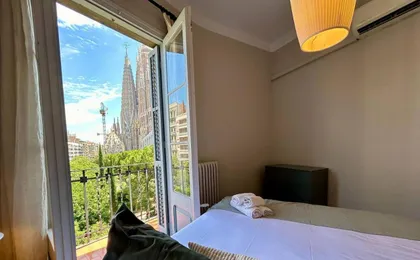 Barcelonaforrent Plaza Sagrada Familia