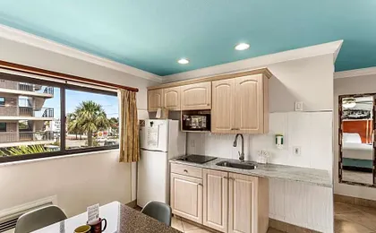 Plaza Beach Hotel - Beachfront Resort