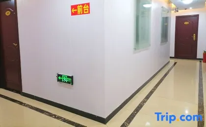 Chongqing Poli Express Hotel (Jiefangbei Qixinggang Subway Station)
