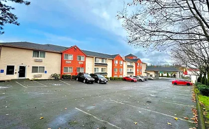Studio 6 Suites Portland OR- I-5/OHSU