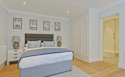 Large 2 Bedroom Kensington Garden Flat