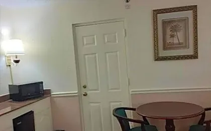 Royal Suites Baton Rouge near LSU and Airport