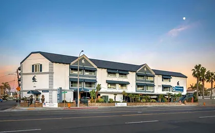 Best Western Harbour Inn & Suites Huntington - Sunset Beach