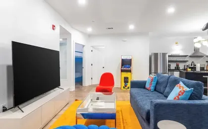 916 Main 12 Unit Buyout - Prvt 2 Floors, Sleeps 88 - Perfect For Group Travel