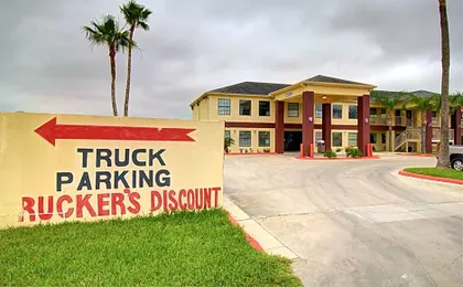 Deluxe Inn and Suites