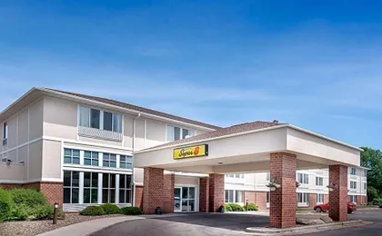 Super 8 by Wyndham Menomonie WI