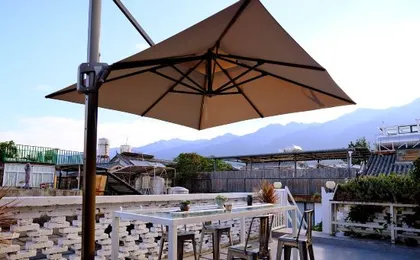 Half-circle coffee hostel
