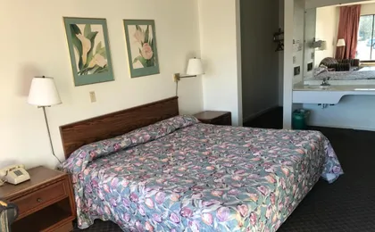 Flagship Inn (Adults only)