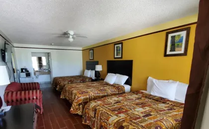 Deluxe Inn & Suites Raymondville