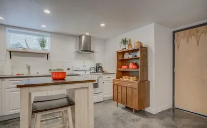 Trendy Urban Neighborhood & Dog-Friendly Downtown