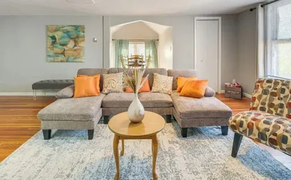 Walk to Coventry Village: Charming Top-floor Unit!