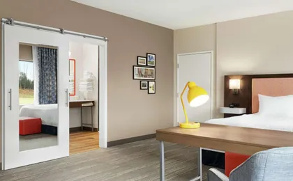 Hampton Inn & Suites Overland Park South