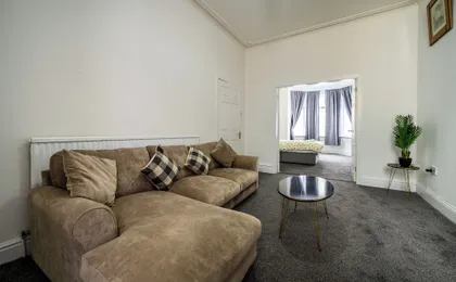 Seaside - House - Sleeps 10 - Parking - Garden